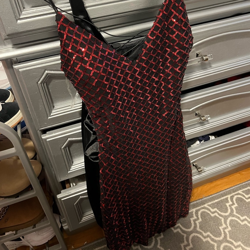Red dress, sparkly